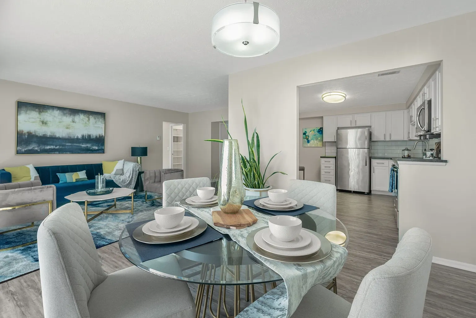 THE VANTAGE APARTMENTS – photo 2