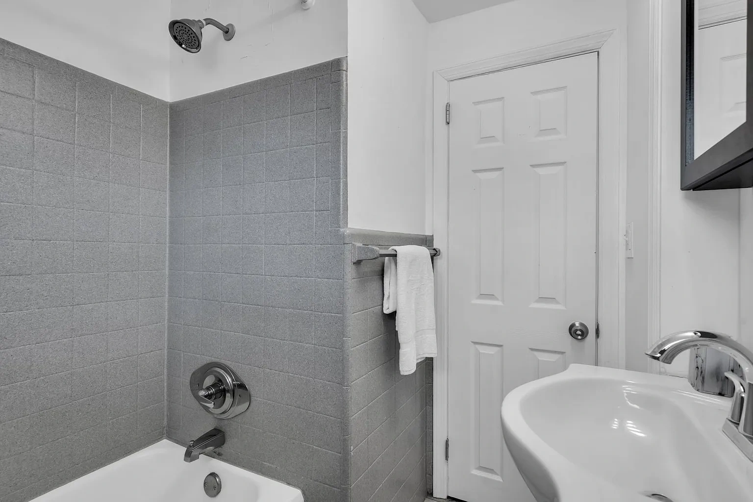 Maple Court Apartments – photo 1
