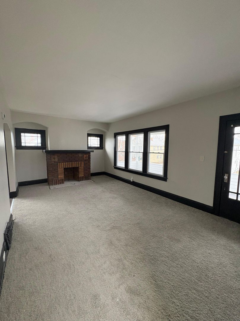 15710 Corsica Ave unit Up – photo 3