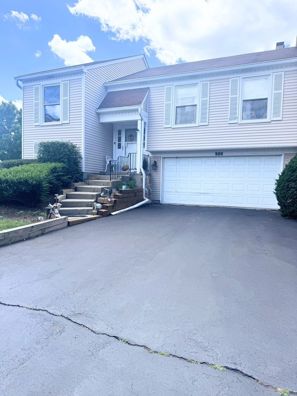 926 Burgess Cir – photo 1