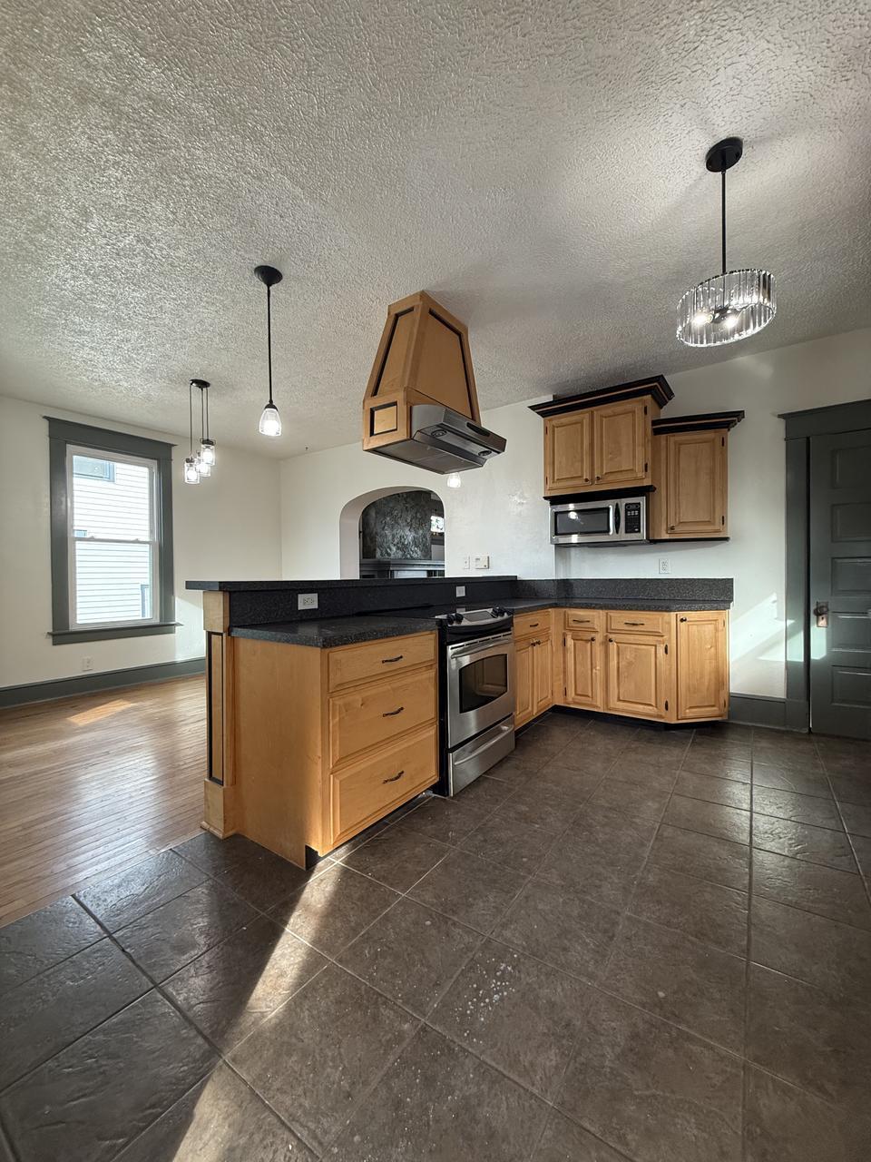 547 Rhea Ave – photo 2