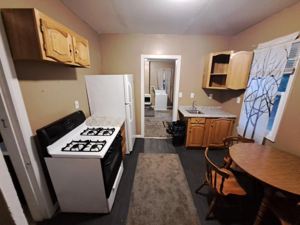1633 E 49th St unit REAR – photo 2