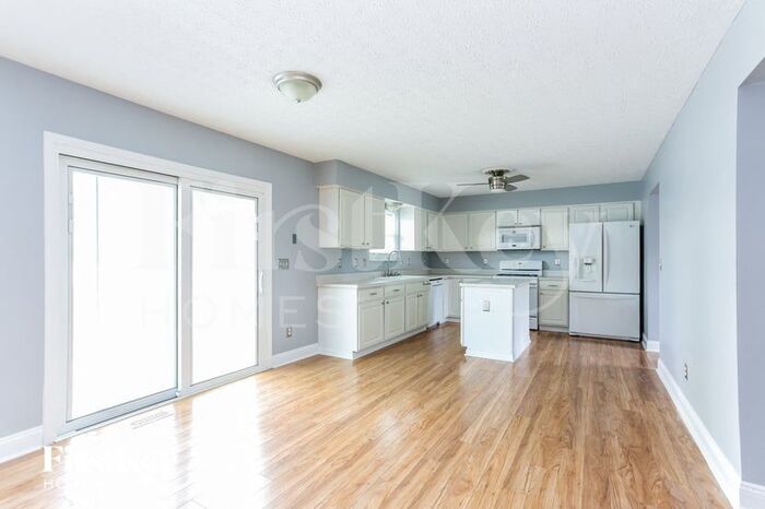 4405 Hidden St – photo 4