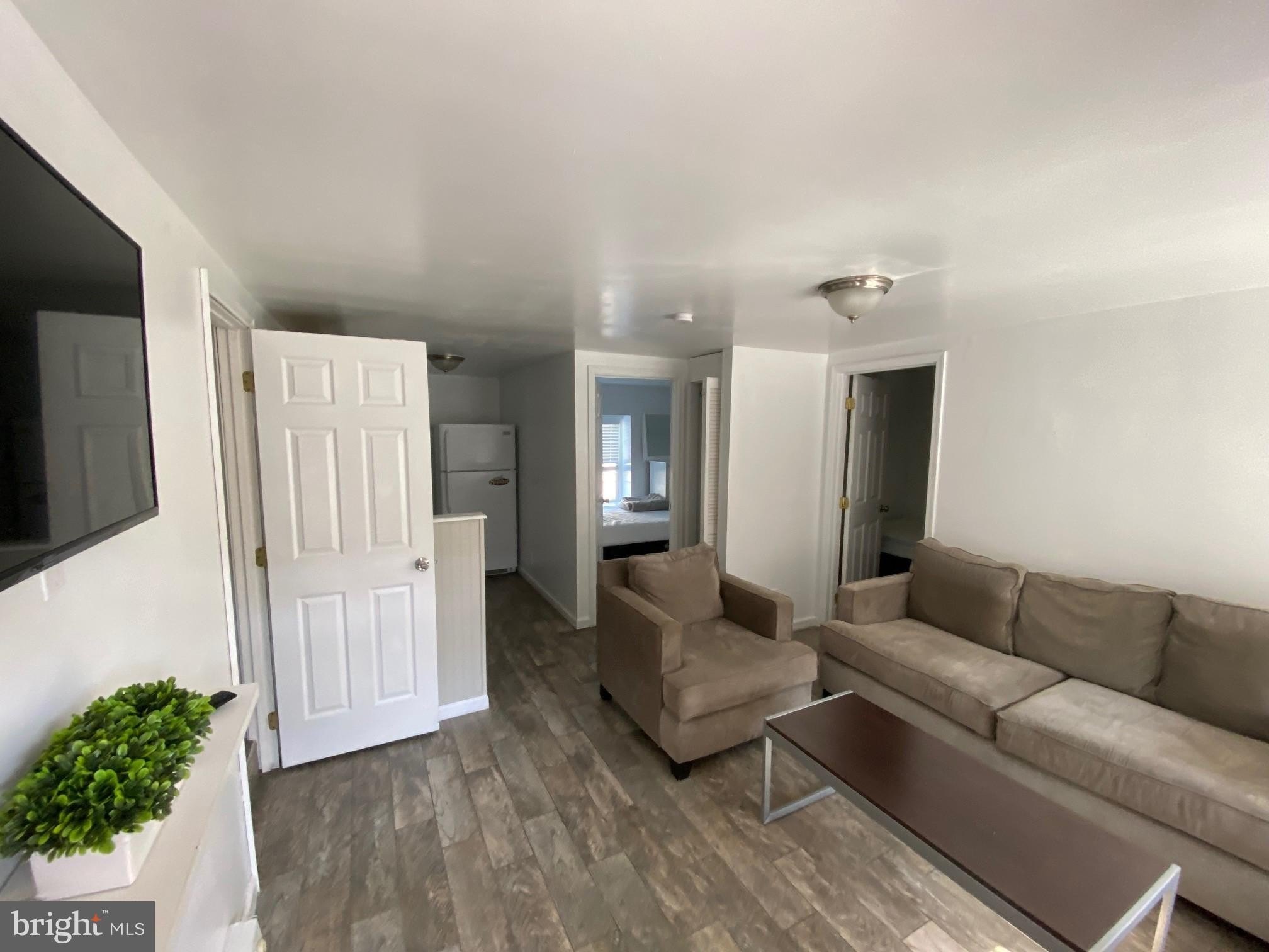 112 Houston St #B – photo 4