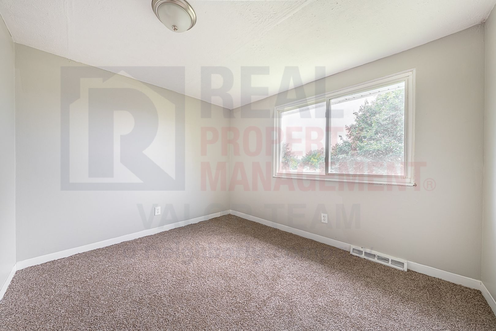 3060 Charles V. Carr Pl – photo 3