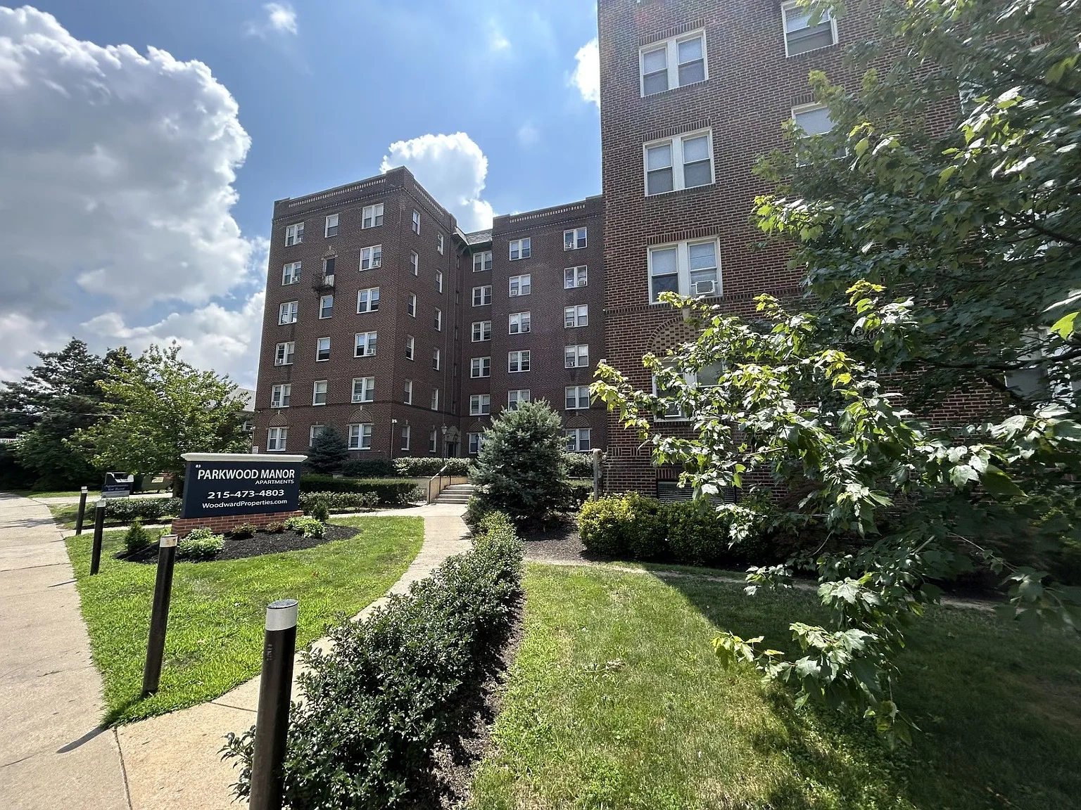 Parkwood Manor Apartments – photo 2