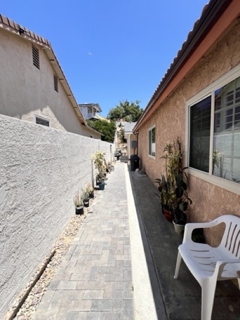 1529 Duarte Pl – photo 4