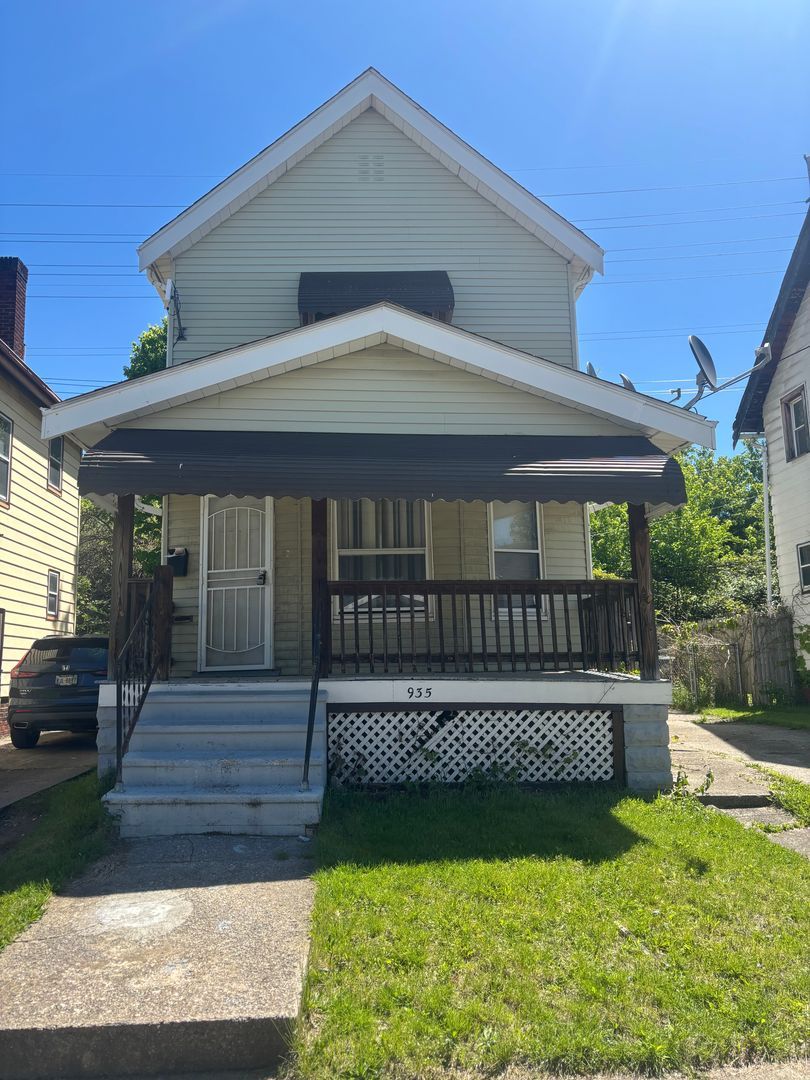 935 E 131st St – photo 1