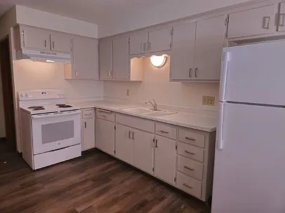 2010 West Broadway – photo 1