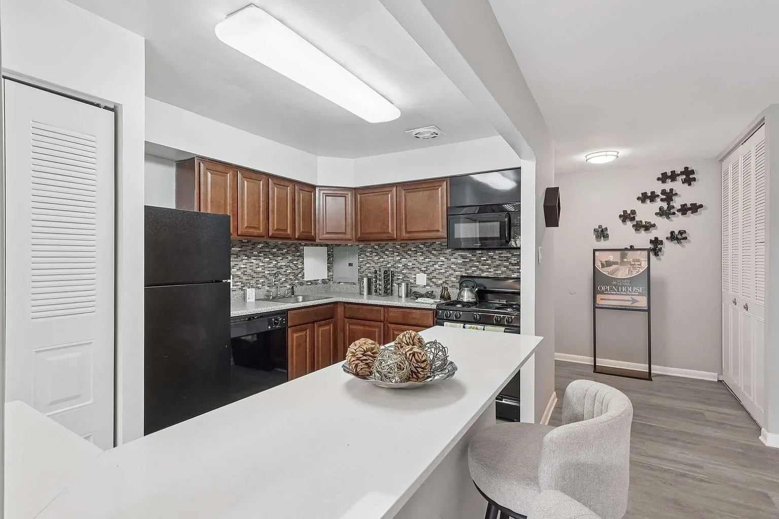 Henry on the Park Apartments – photo 1