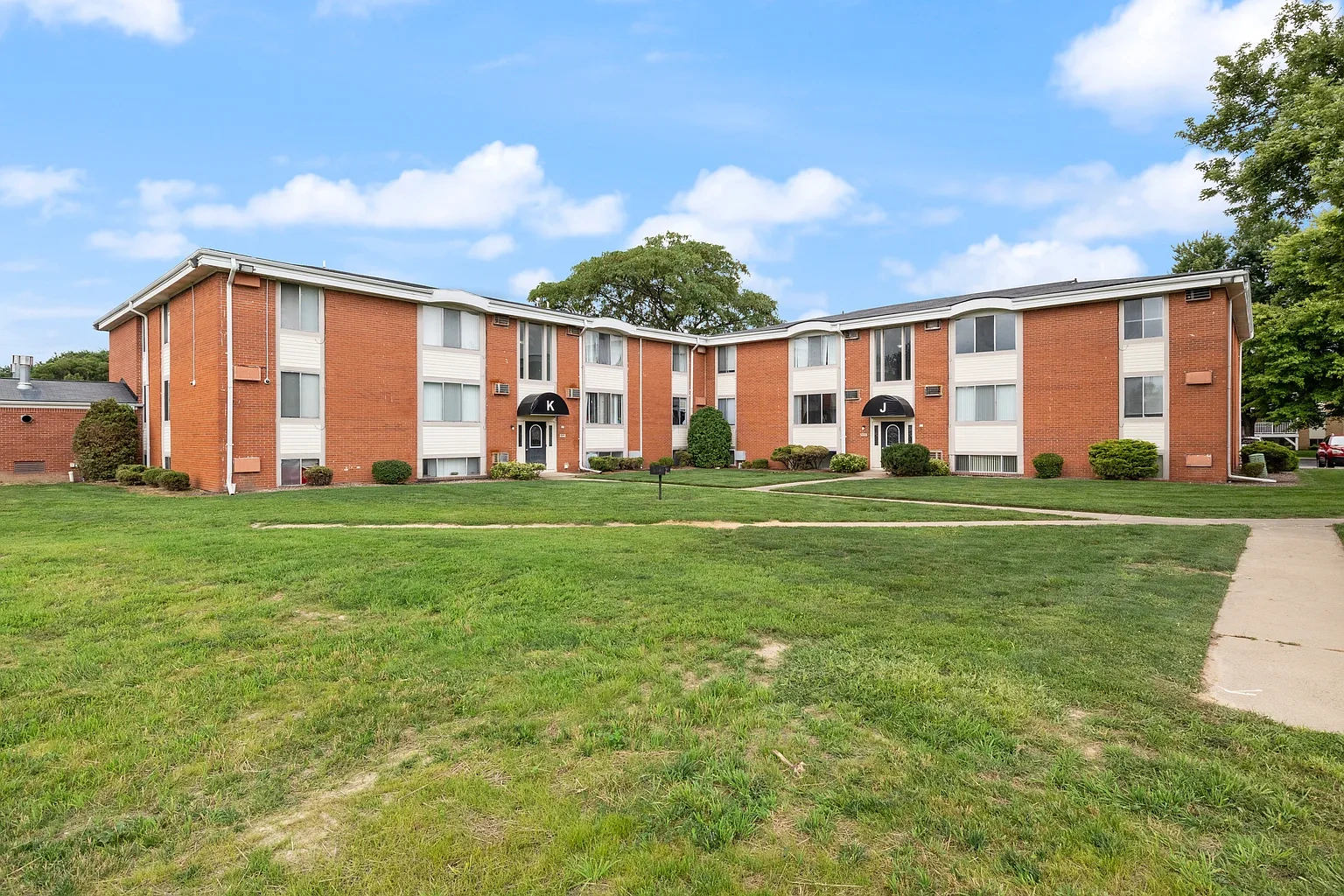 Miracle Manor Apartments – photo 5