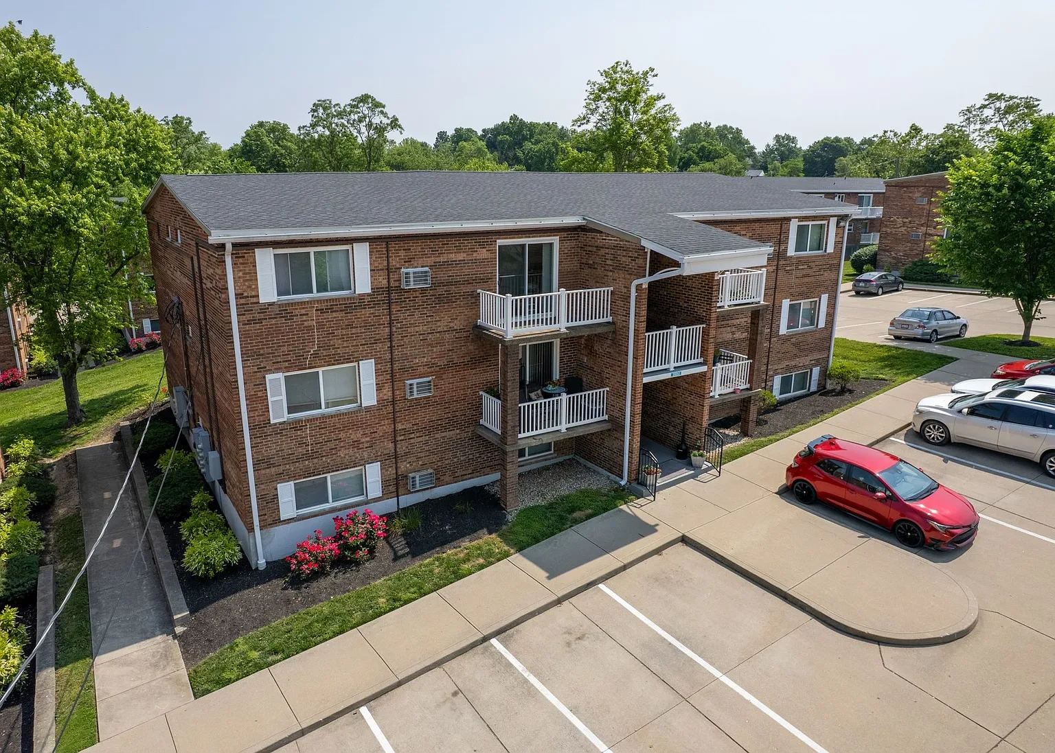 Allen Creek Apartments – photo 4