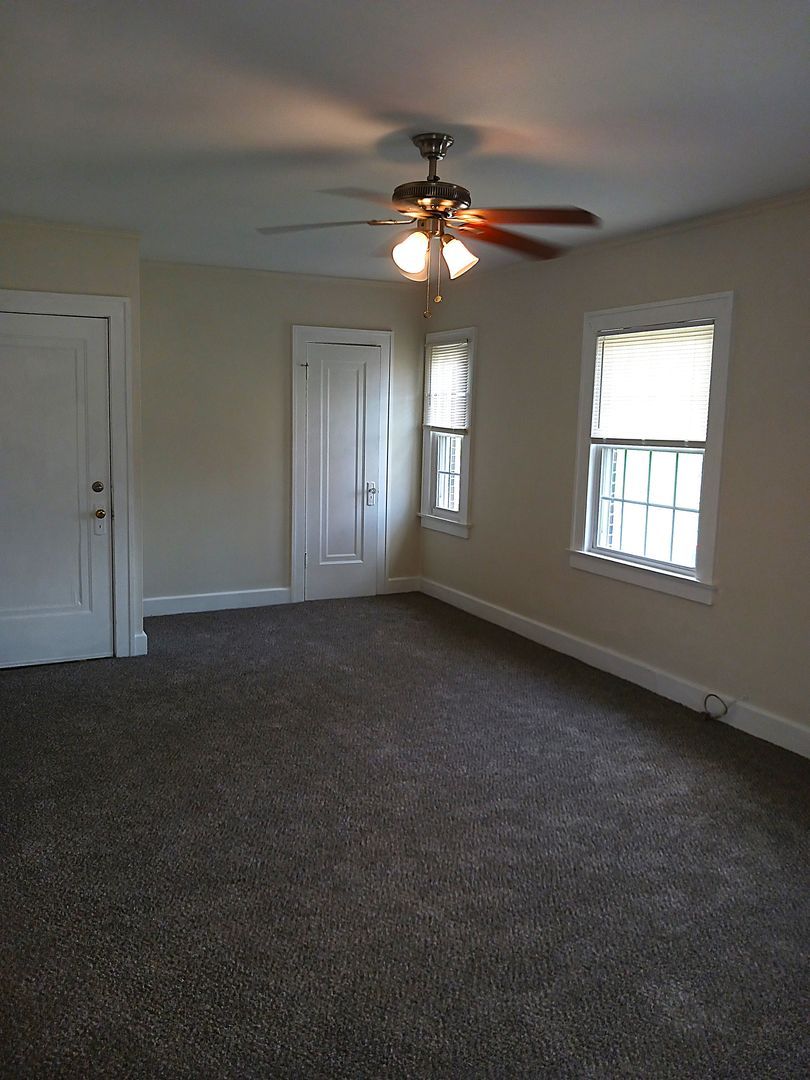 171 Upland Ave unit 171 2nd floor – photo 4