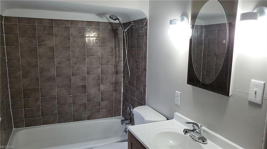 1492 Maplegrove Rd – photo 5
