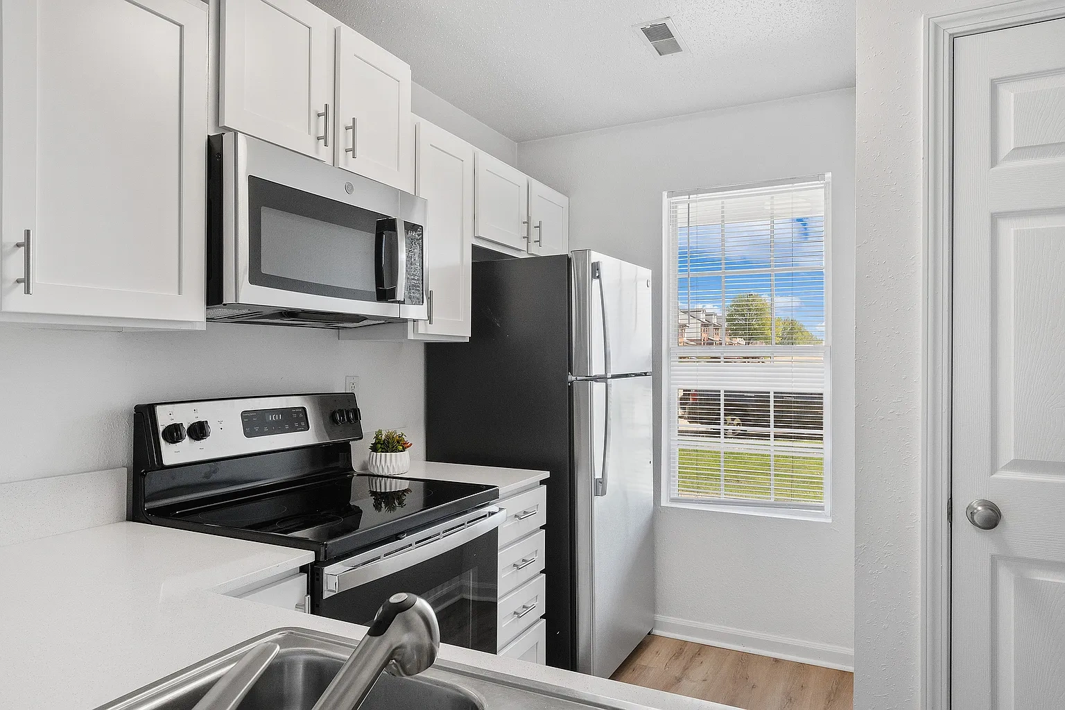 ReNew Edwardsville Apartment Collection – photo 4