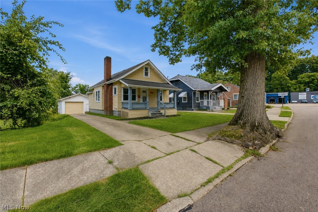 975 Corwin Ave – photo 2