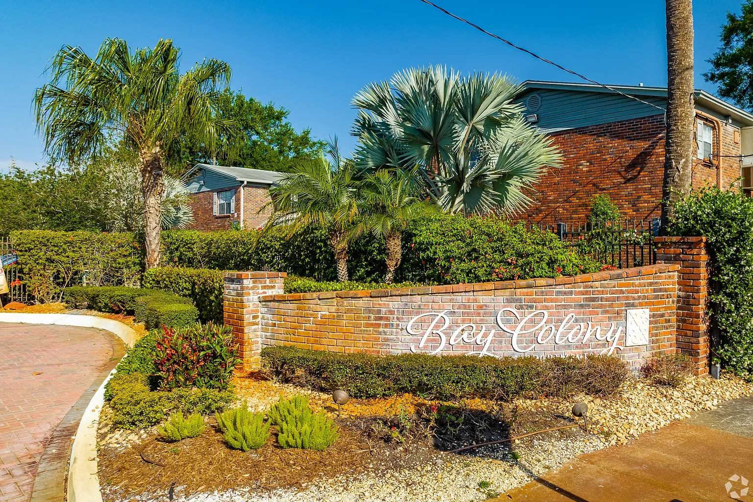 Bay Colony Apartments – photo 3