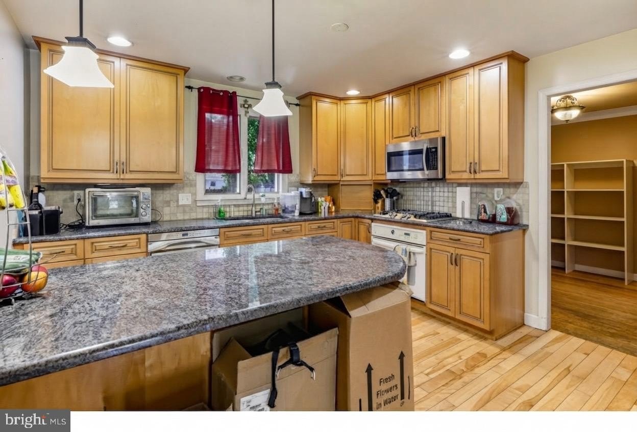 914 Schuyler Pl – photo 3