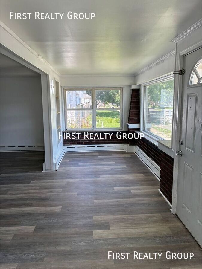 908 Washington Ave – photo 2