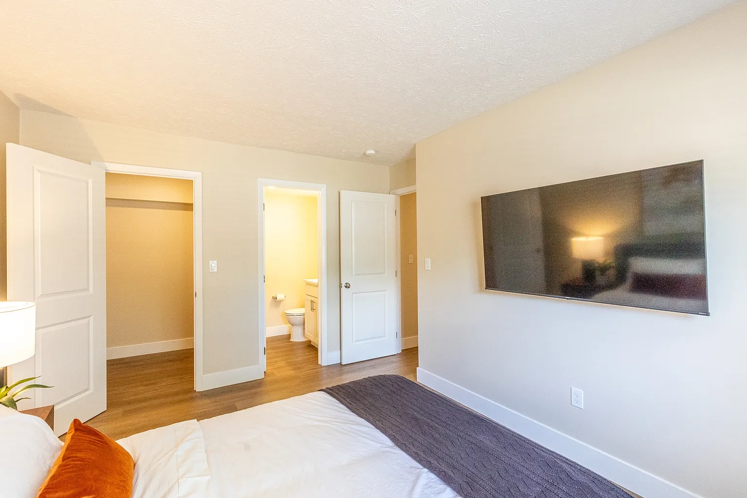 Jamestown Village Apartments – photo 1
