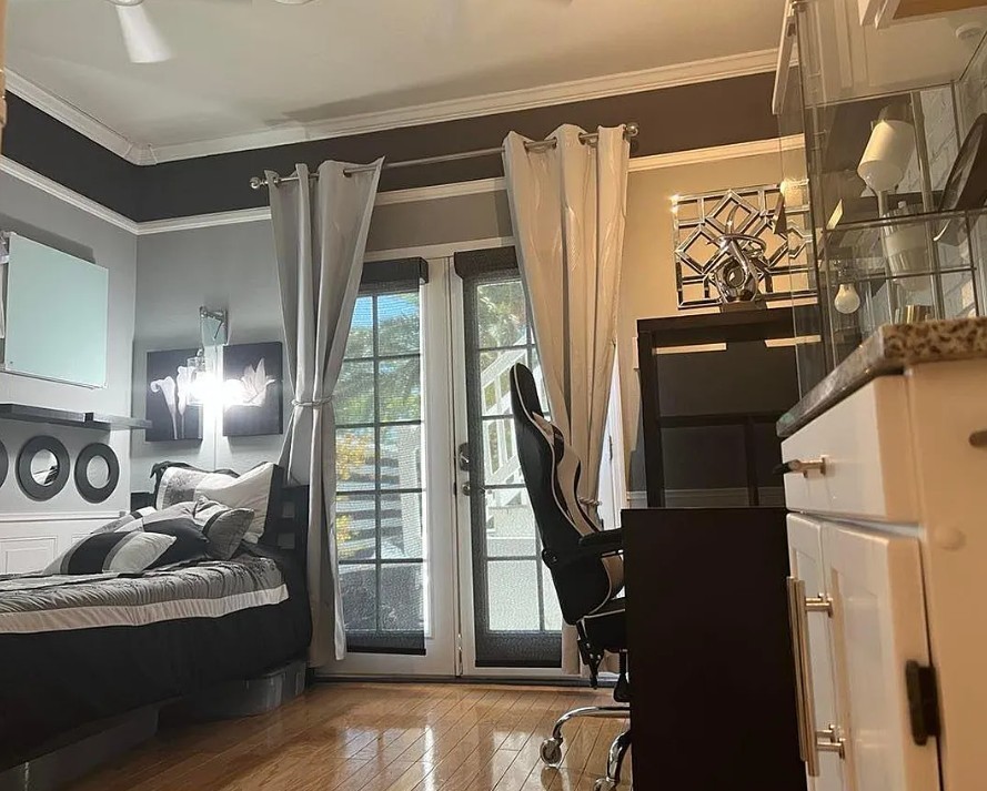 5868 Wilshire Dr unit 1 – photo 1