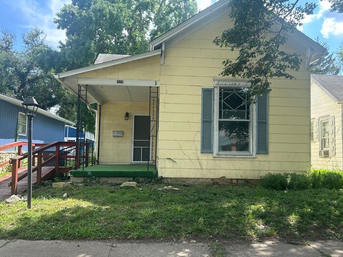 309 W 11th St – photo 1