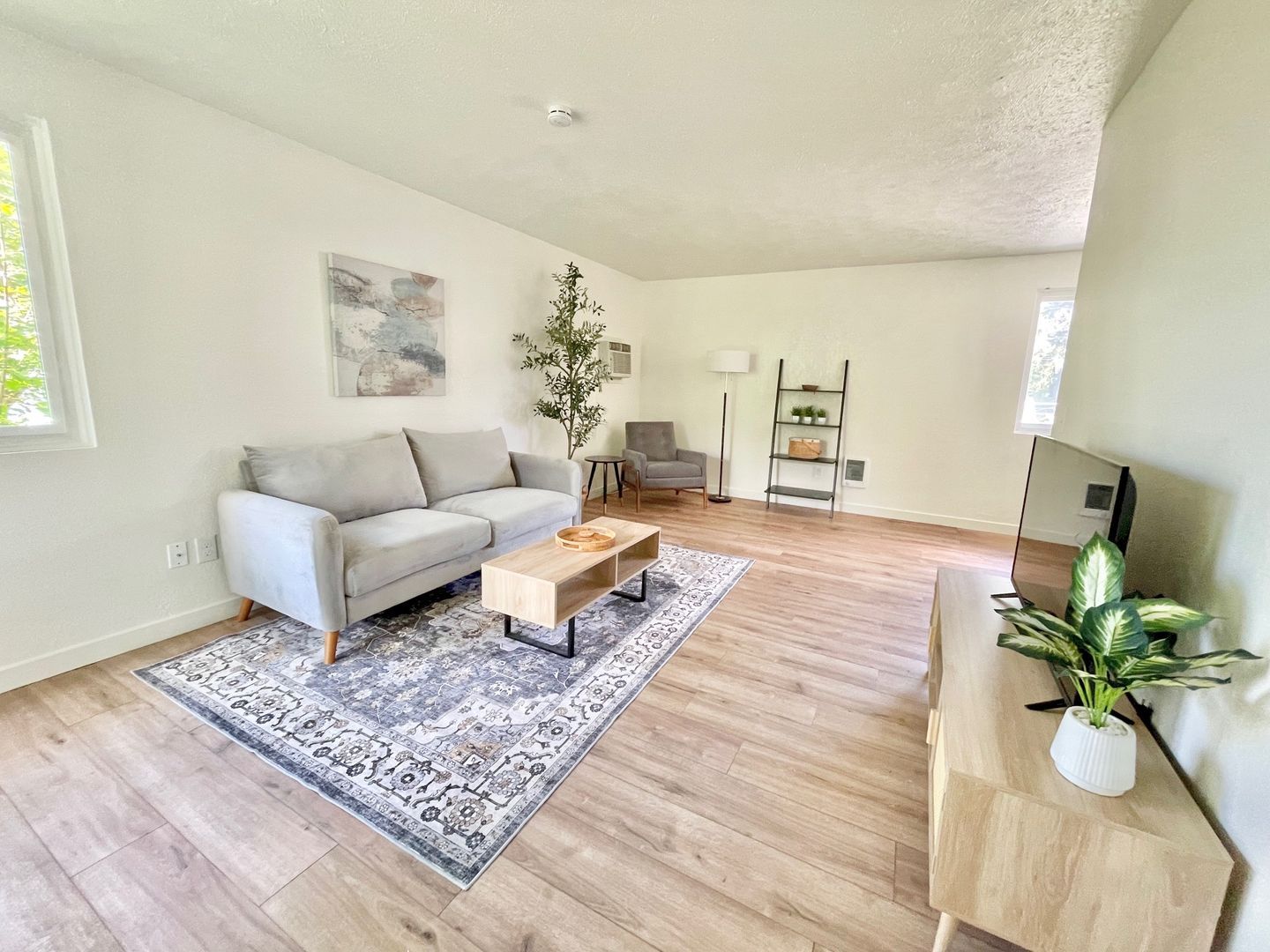 1110 W Tenth Ave unit #4 (STR) – photo 1