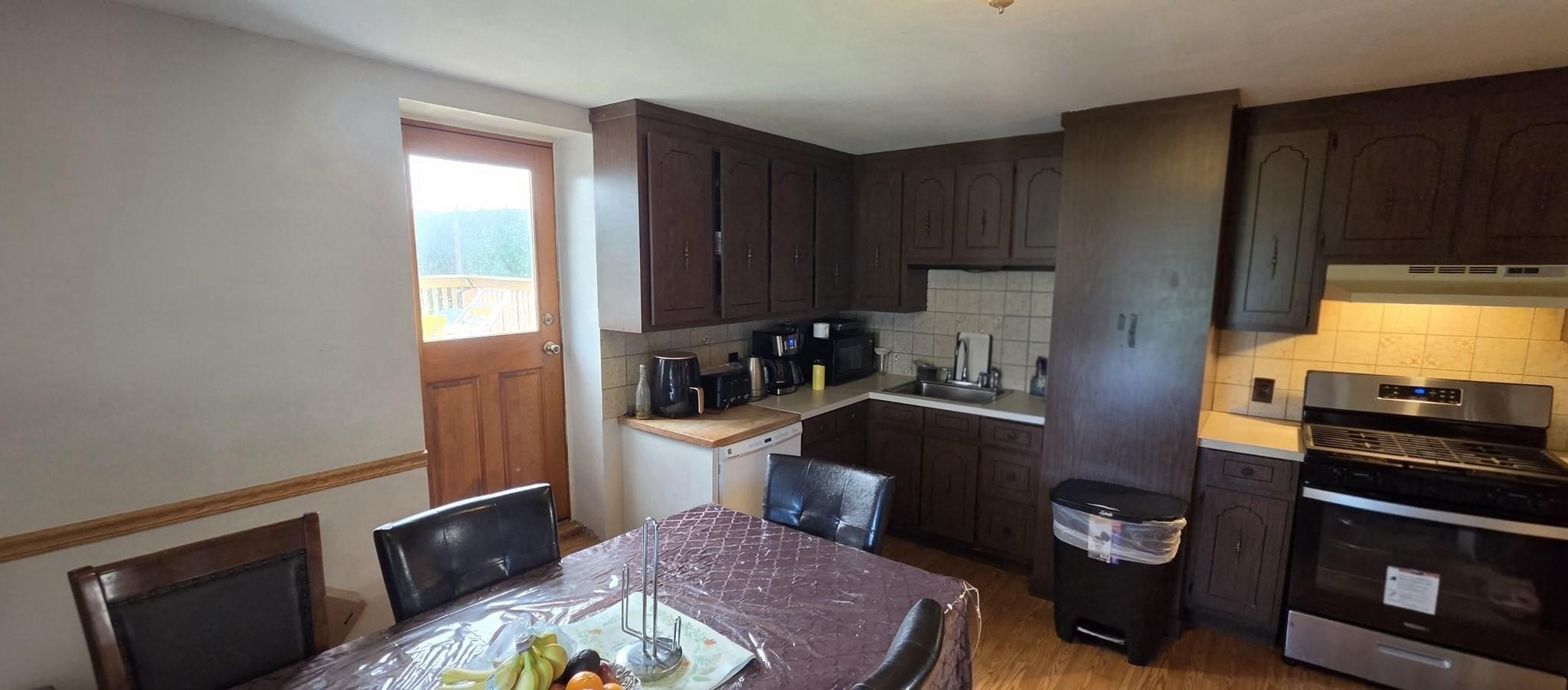184 Gladstone St unit 3 – photo 2