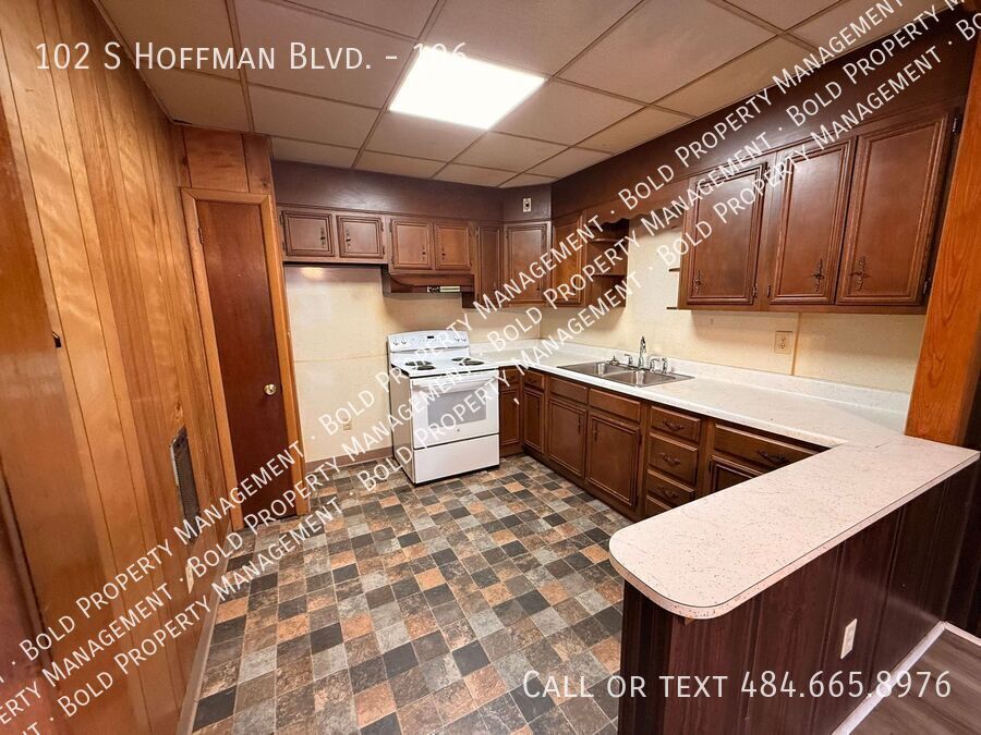 102 S Hoffman Blvd – photo 2