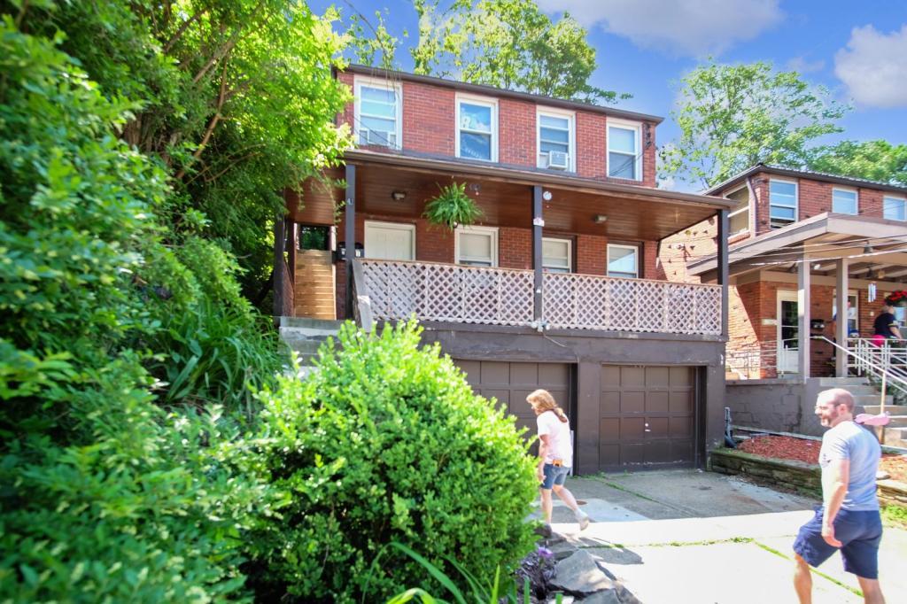 41 W Bellecrest Ave unit 2 15227 – photo 1