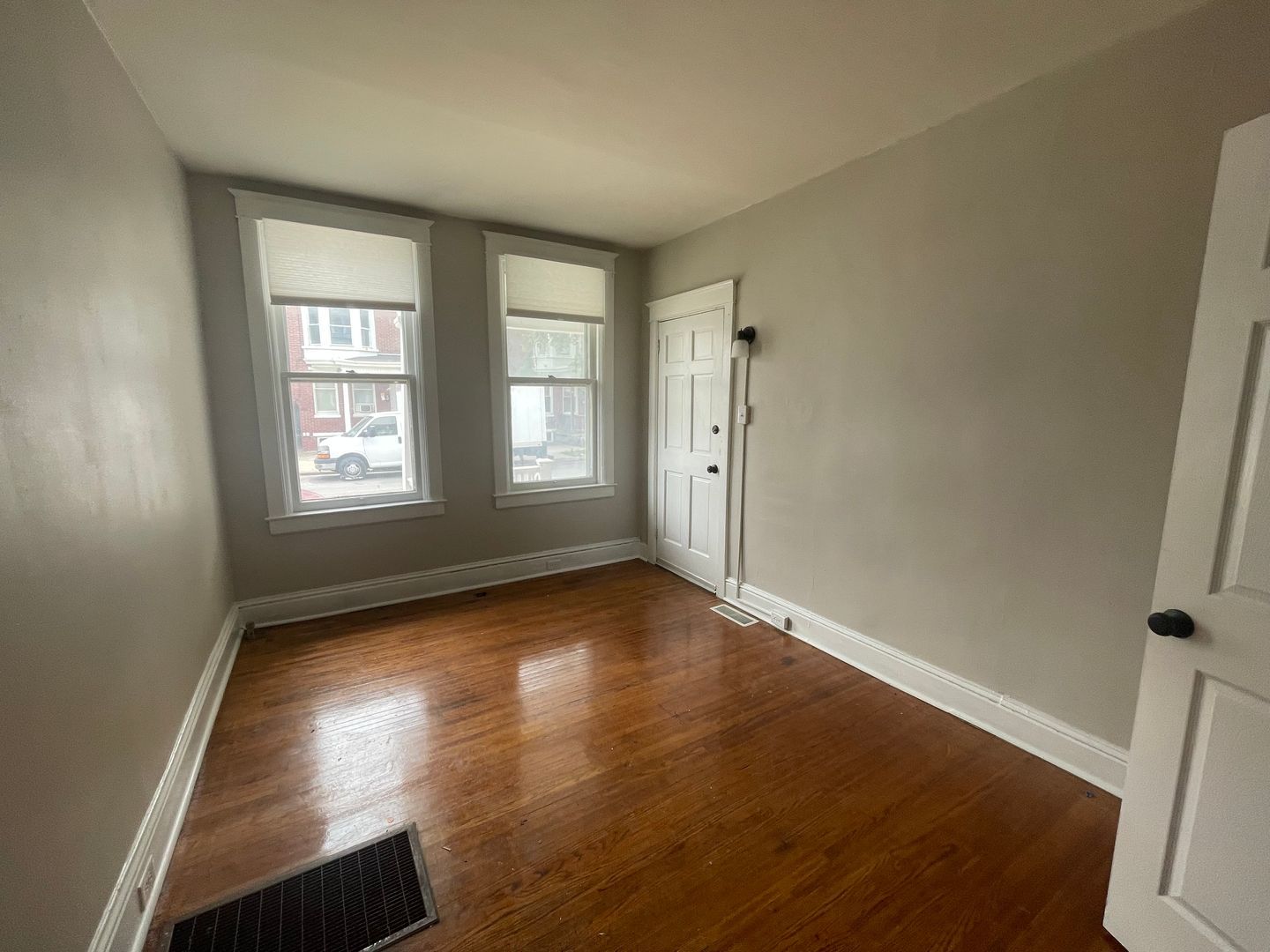 853 Wayne Ave unit Apt 1 – photo 3