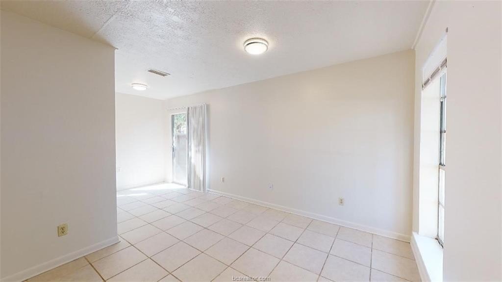 916 Navarro Dr – photo 3