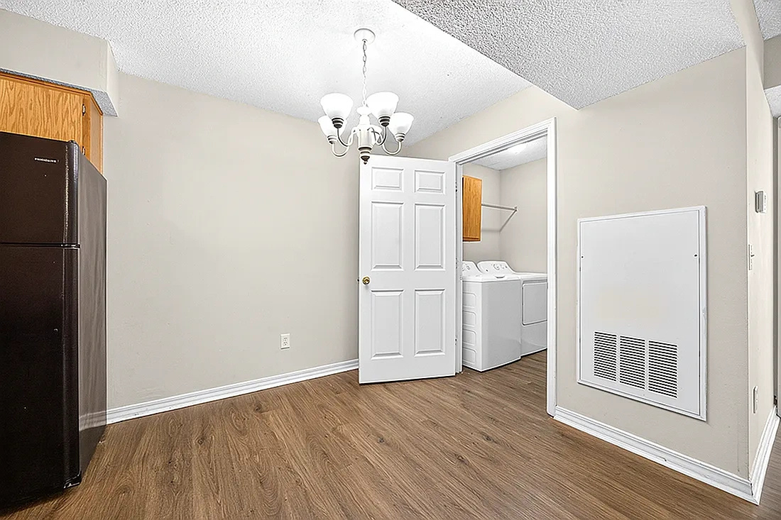 Chamberland Square Apartments – photo 1