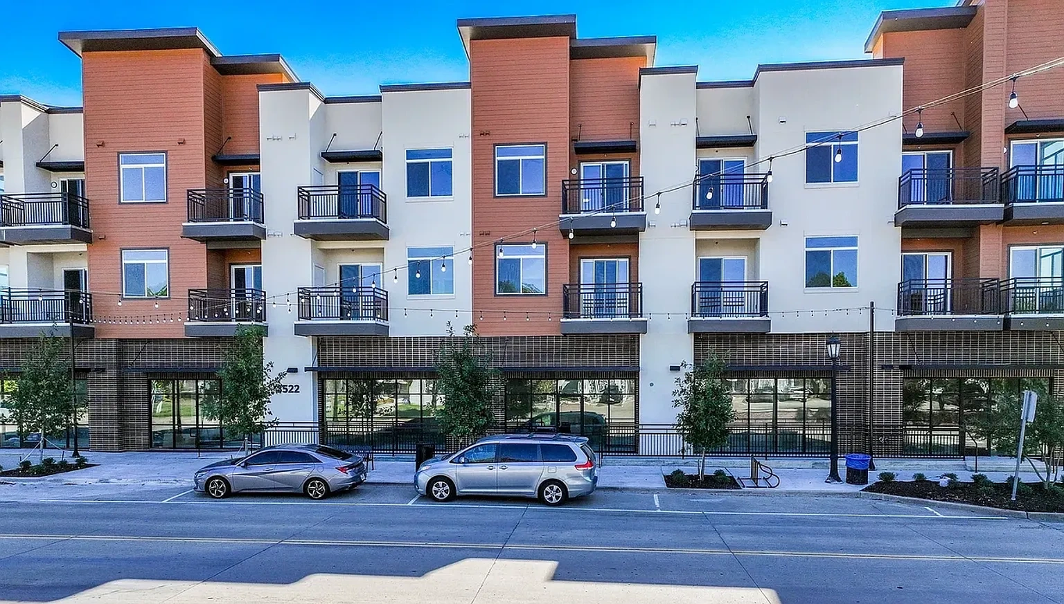 Oasis Vista Apartments! Full Size Washer Dryer! Rent: $1250-$1450!! Ask About Promotions – photo 2