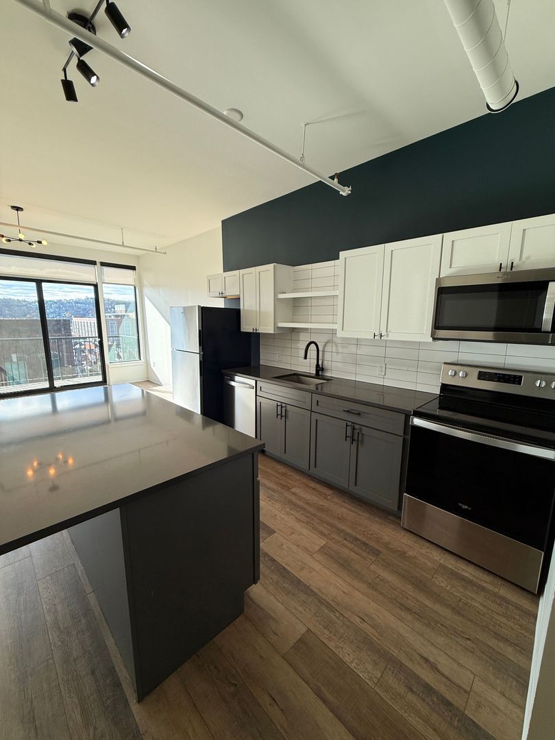 1709 Fifth Ave unit Unit 512 – photo 1