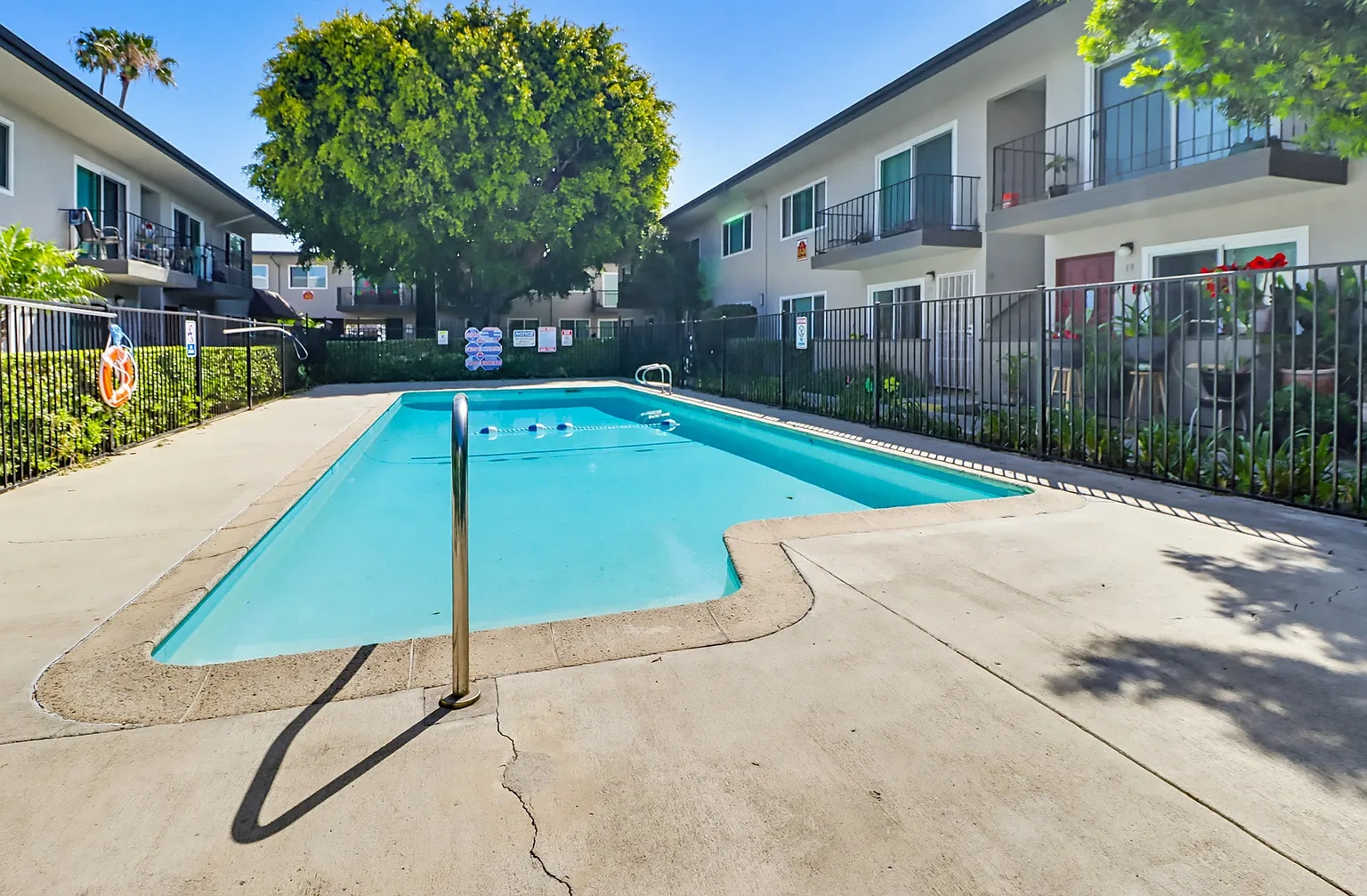 Camelot Apartments – photo 3
