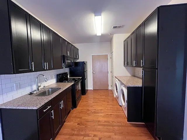 909 Perry St – photo 3