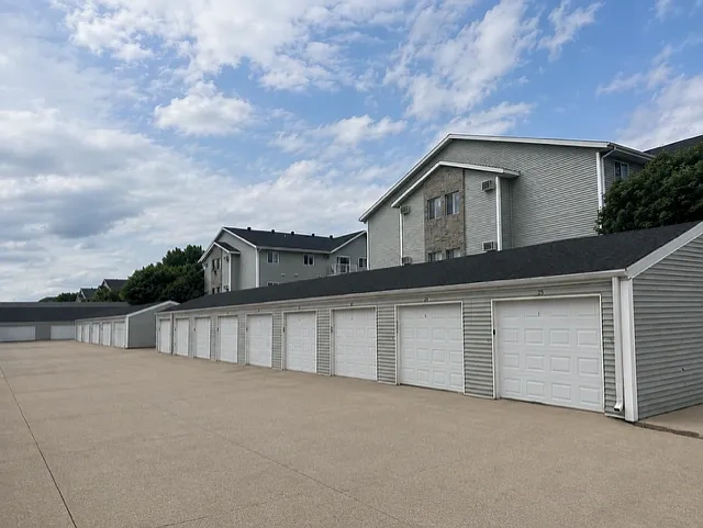 Greenbrier Apartments – photo 5