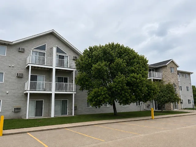 Greenbrier Apartments – photo 3
