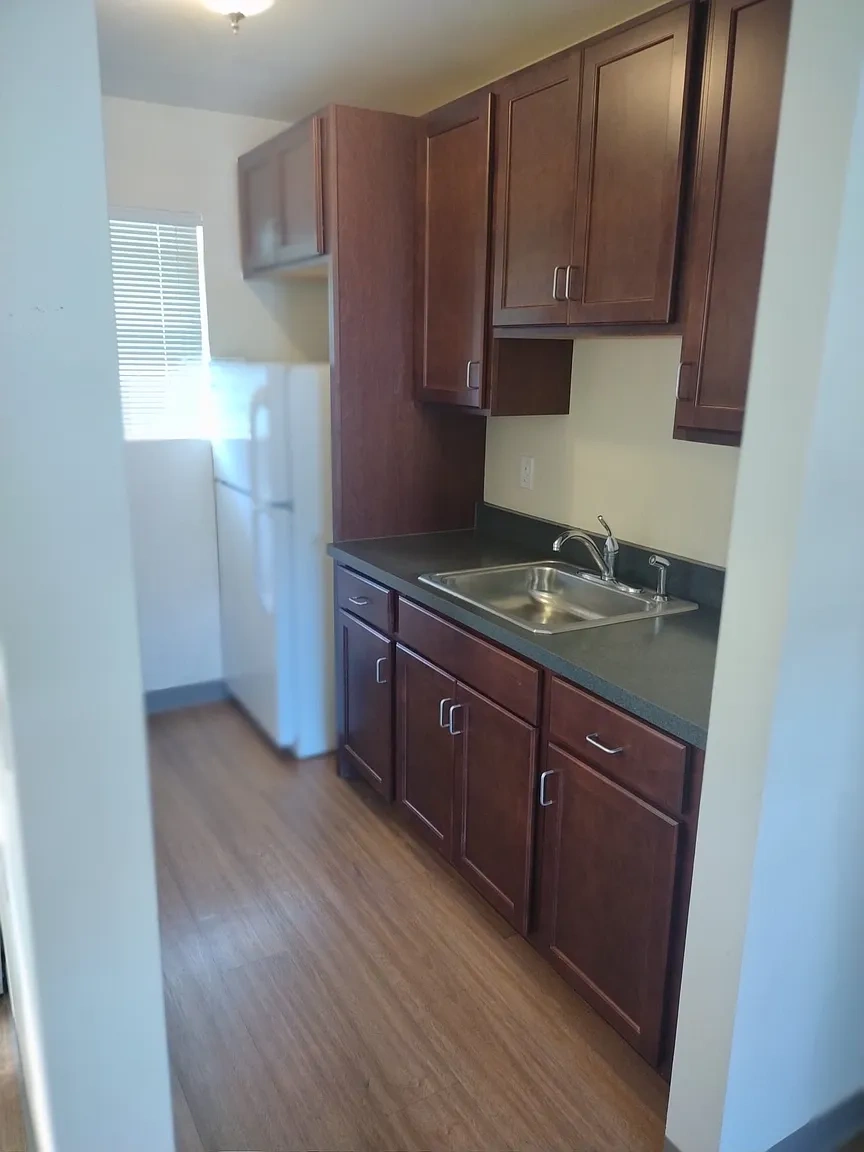 Golden Park Apartments – photo 1