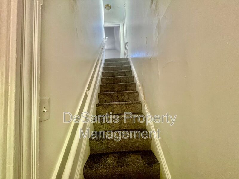 520 Glenn St – photo 5