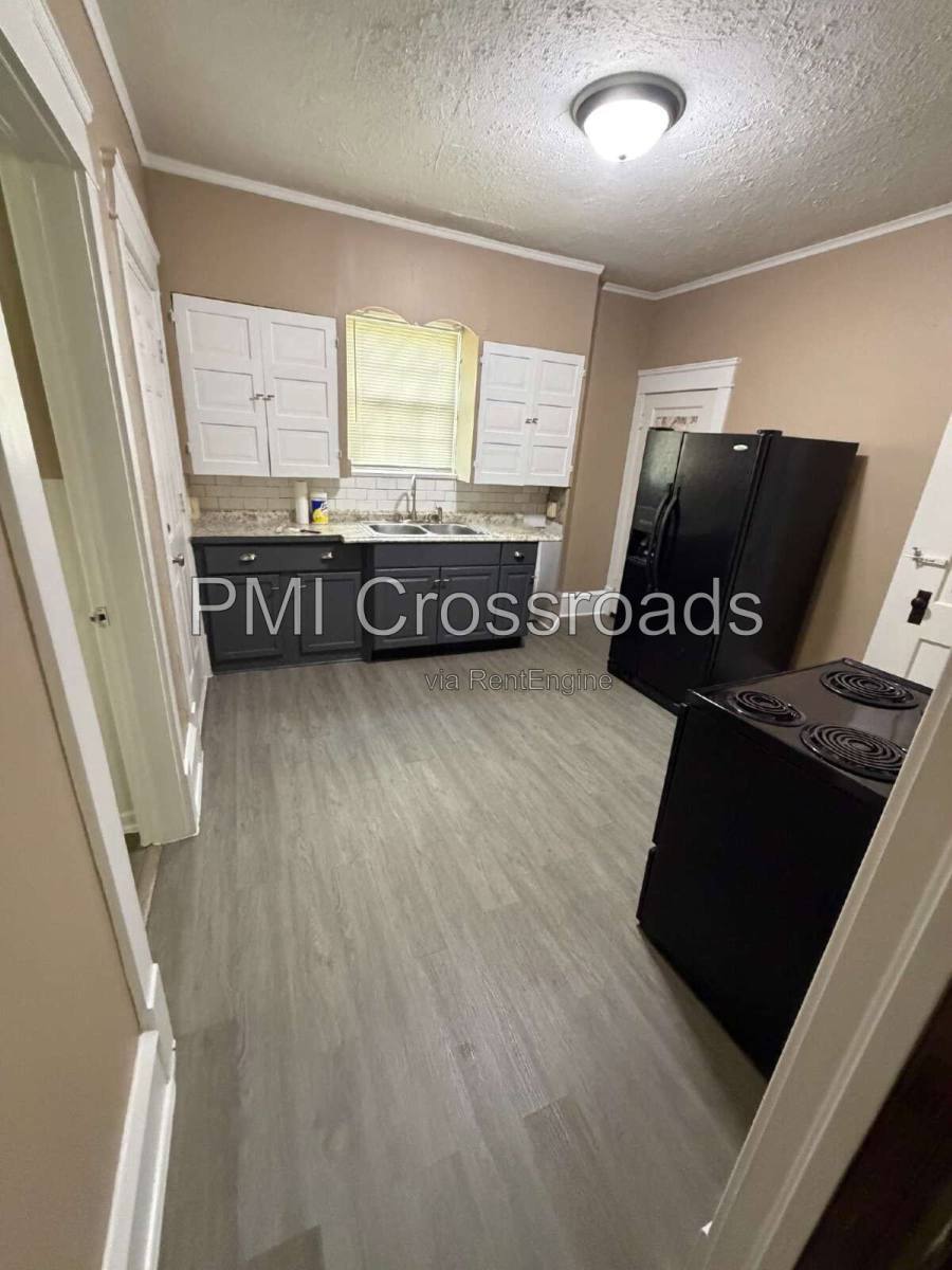 932 Roslyn Ave SW unit 1 – photo 3
