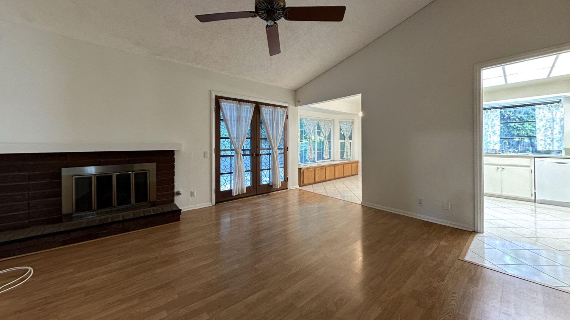 6064 Laura Ln – photo 2