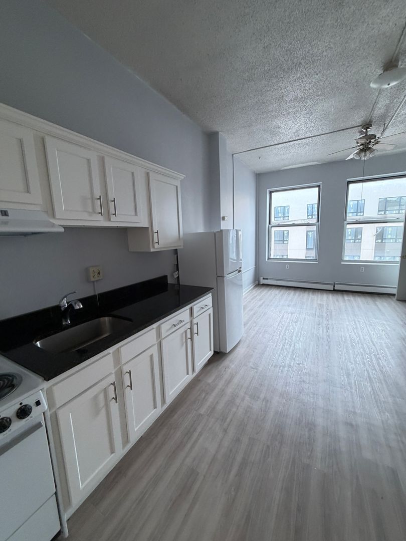 292 Main St unit 506 – photo 1