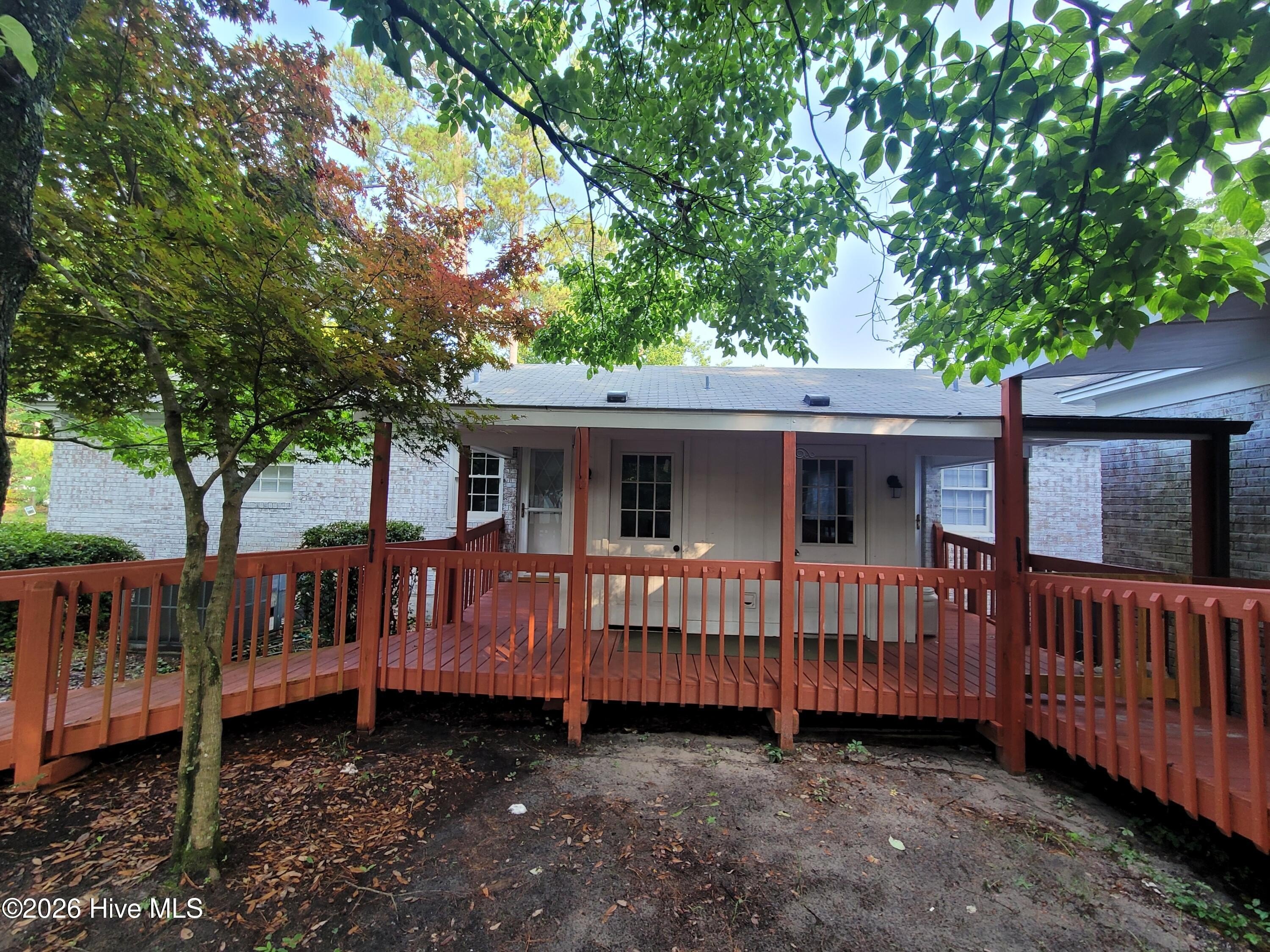 825 Montclair Dr – photo 2