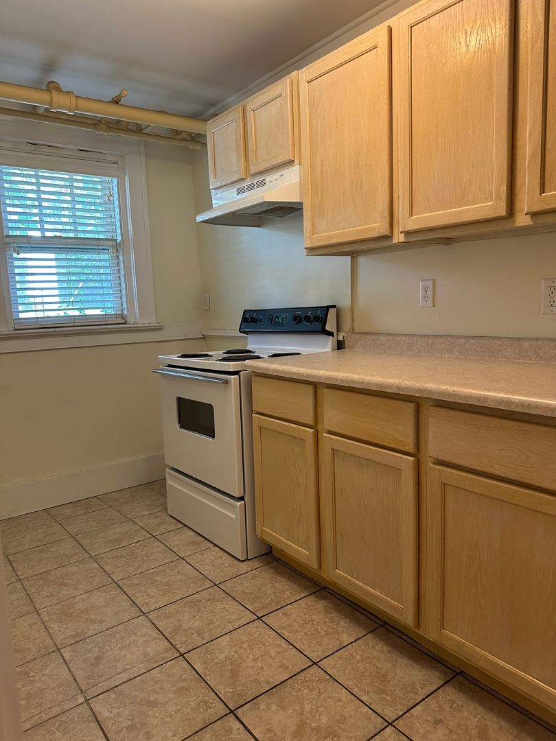 1041 College St unit 6 – photo 3