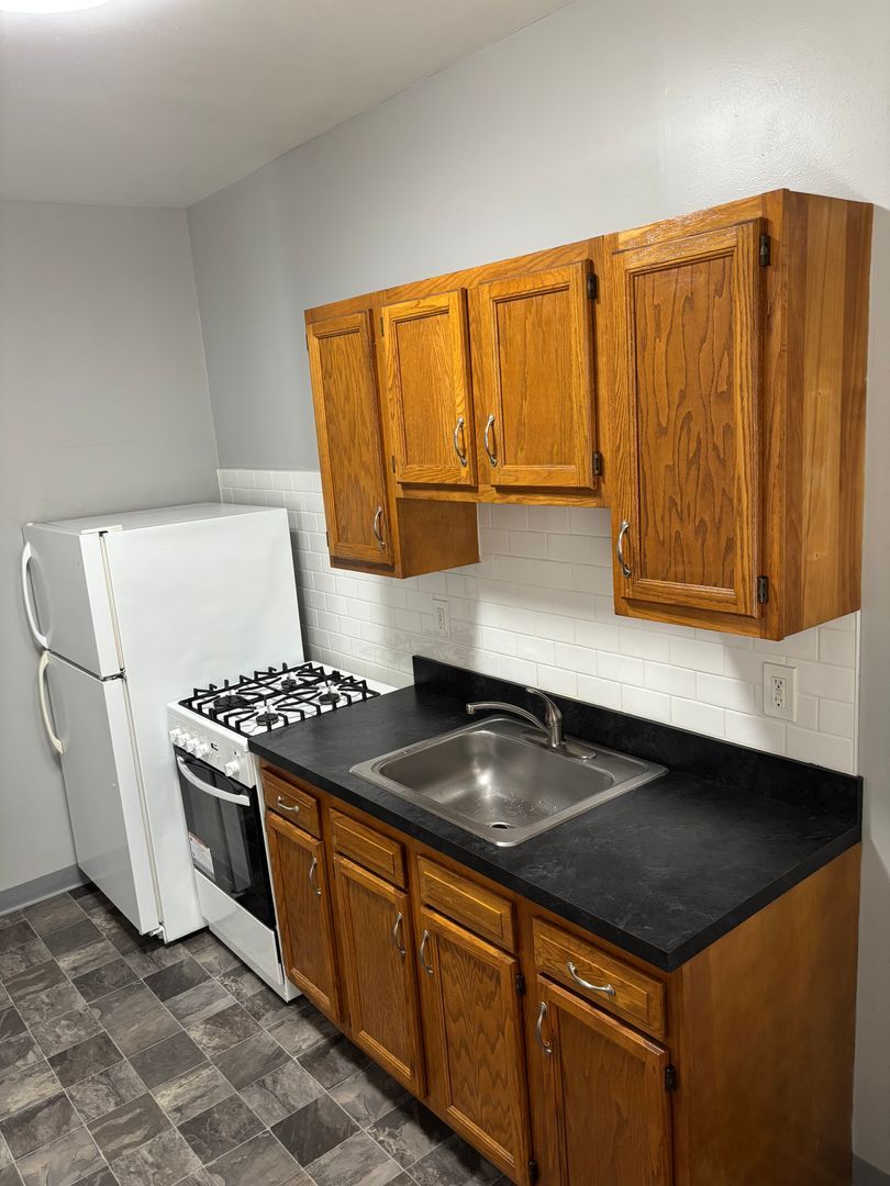 1212 Donald Ave unit 12 – photo 5