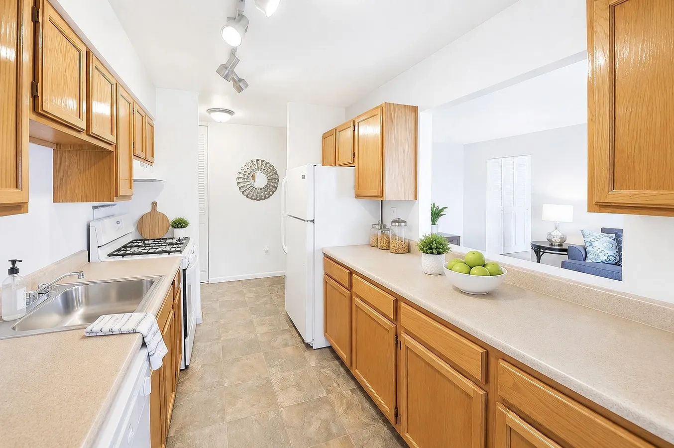 Summit Pointe Apartment Homes – photo 3