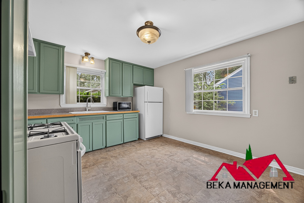 4427 W 14 Mile Rd – photo 3