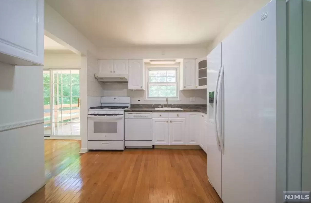 10 Center St – photo 5